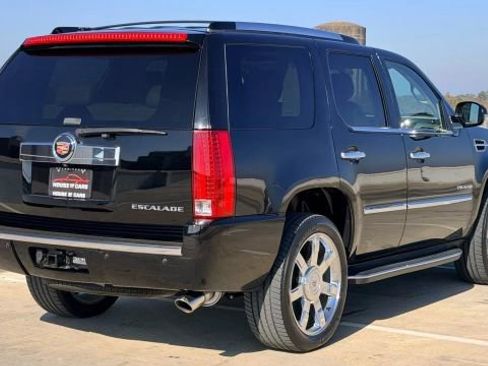 Used 2012 Cadillac Escalade Luxury image 7