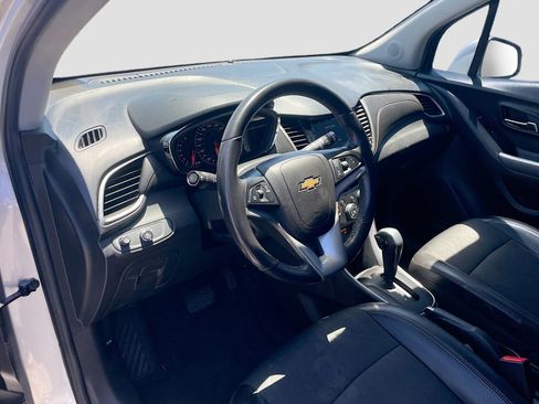 Used 2018 Chevrolet Trax LT w/ LT Convenience Package FWD image 7