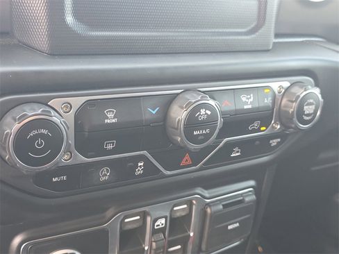 Used 2022 Jeep Gladiator Sport image 24