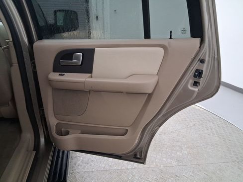 Used 2003 Ford Expedition XLT image 24