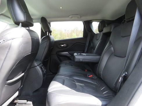 Used 2019 Jeep Cherokee Limited AWD/4WD image 20