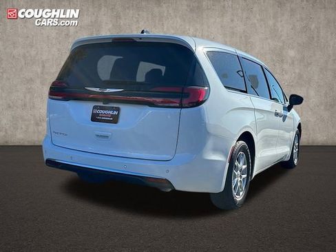 New 2026 Chrysler Pacifica Select image 10