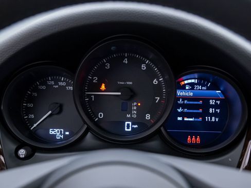 Certified 2025 Porsche Macan image 23