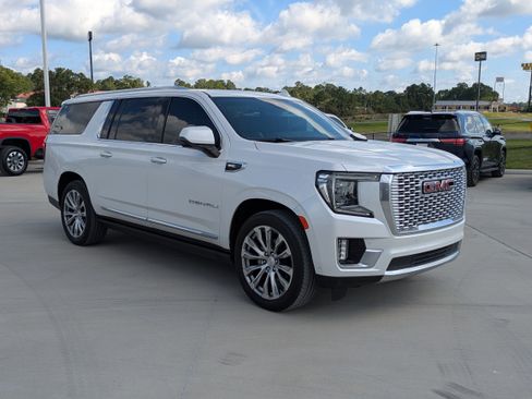 Used 2023 GMC Yukon XL Denali w/ Advanced Technology Package AWD/4WD image 7