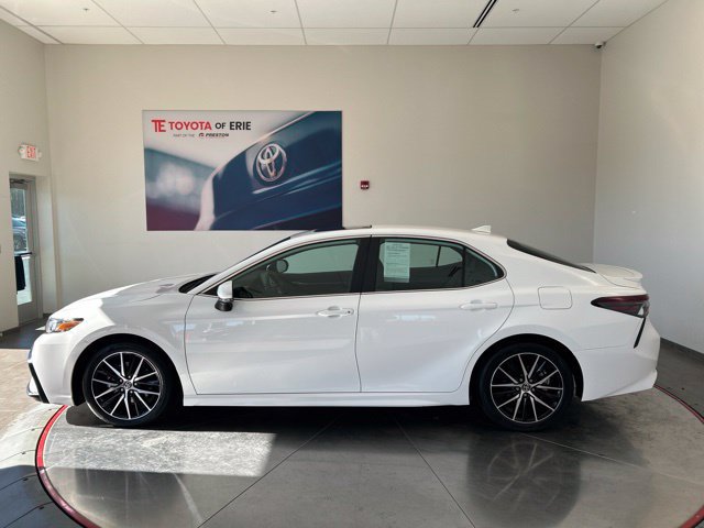 Used 2021 Toyota Camry SE w/ Cold Weather Package AWD/4WD image 4