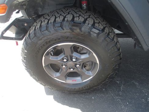 Used 2021 Jeep Gladiator Rubicon w/ Trailer Tow Package AWD/4WD image 14
