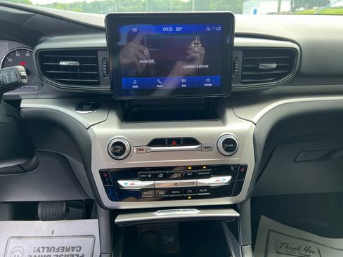 Used 2022 Ford Explorer XLT AWD/4WD image 8