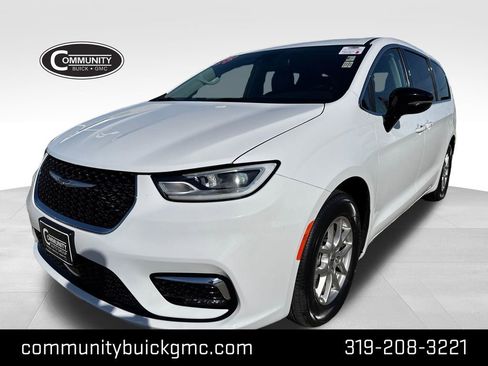 Used 2024 Chrysler Pacifica Touring-L image 1