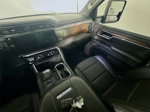 Used 2025 GMC Sierra 2500 Denali w/ Denali Reserve Package image 11