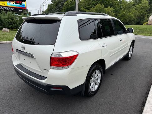 Used 2012 Toyota Highlander SE w/ Tow Pkg AWD/4WD image 6