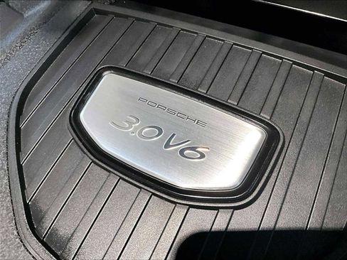 Used 2020 Porsche Panamera image 35