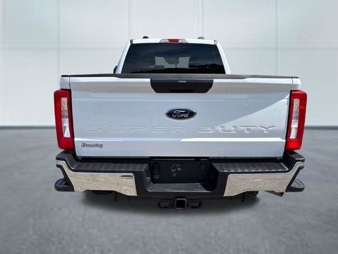 Used 2024 Ford F250 XLT AWD/4WD image 5