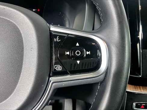 Used 2023 Volvo XC60 B5 Plus AWD/4WD image 19