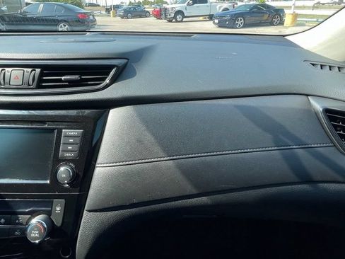 Used 2018 Nissan Rogue SV w/ Sun & Sound Touring Package AWD/4WD image 30