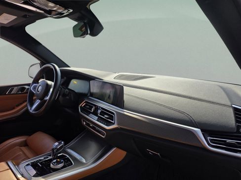 Used 2022 BMW X5 xDrive40i w/ M Sport Package image 25