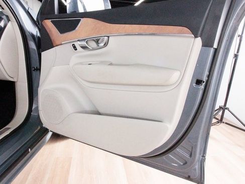 Certified 2022 Volvo XC90 T6 Momentum w/ Advanced Package image 23