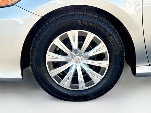 Used 2022 Toyota Camry LE FWD image 29