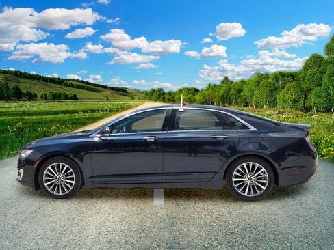 Used 2020 Lincoln MKZ FWD image 3