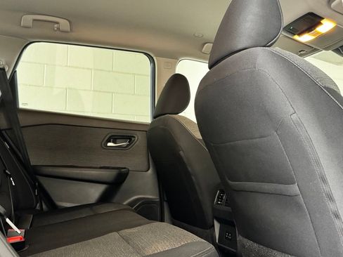 Used 2023 Nissan Rogue SV FWD image 8