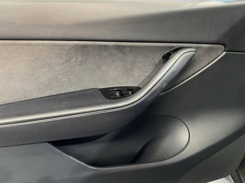 Used 2020 Tesla Model Y Long Range image 12