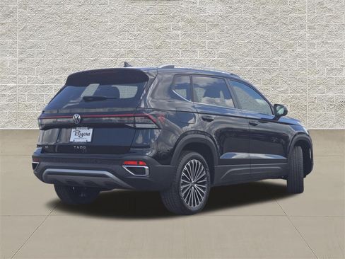 New 2026 Volkswagen Taos SE FWD image 7