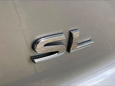 Used 2025 Nissan Pathfinder SL image 9