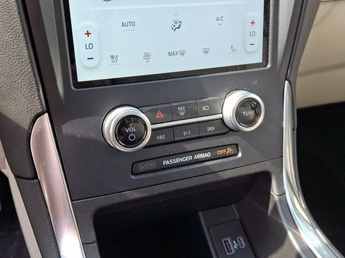 Certified 2023 Ford Edge Titanium AWD/4WD image 17
