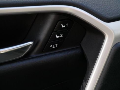 Certified 2022 Toyota RAV4 Limited image 19