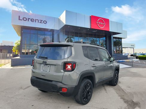 Used 2022 Jeep Renegade Altitude w/ Convenience Group AWD/4WD image 5