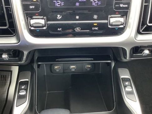 Used 2022 Kia Sorento S w/ Panoramic Sunroof Package AWD/4WD image 24
