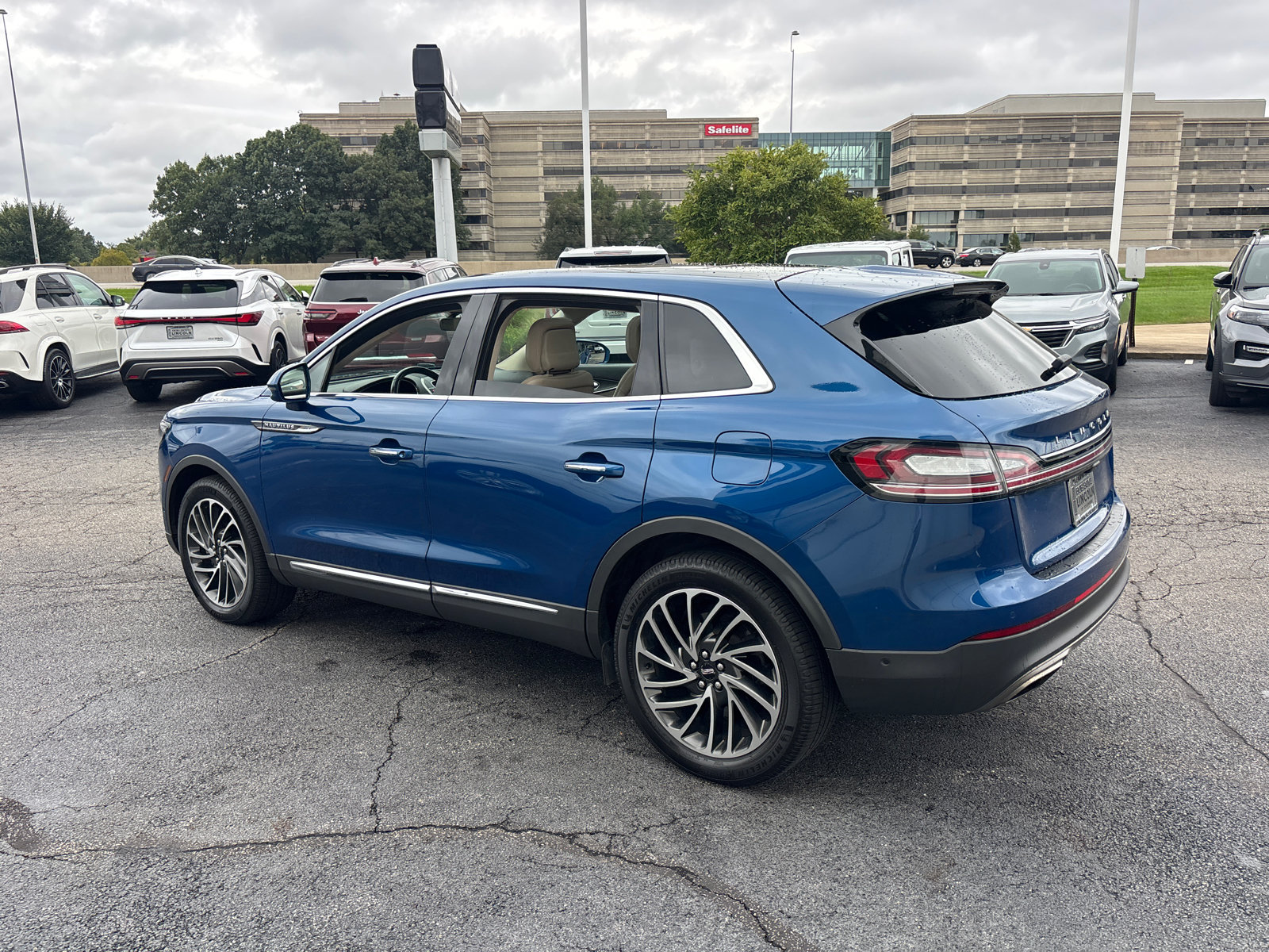 Used 2020 Lincoln Nautilus Reserve w/ Equipment Group 201A AWD/4WD image 5