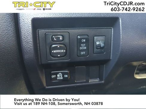 Used 2017 Toyota Tundra SR5 image 24