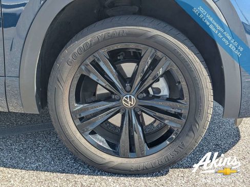 Used 2023 Volkswagen Atlas SEL R-Line AWD/4WD image 11