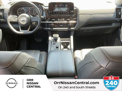 Used 2025 Nissan Pathfinder SL FWD image 16