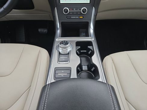 Certified 2022 Ford Edge Titanium w/ Class II Trailer Tow Package image 21