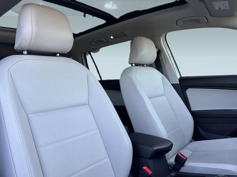 Used 2018 Volkswagen Tiguan SEL AWD/4WD image 31