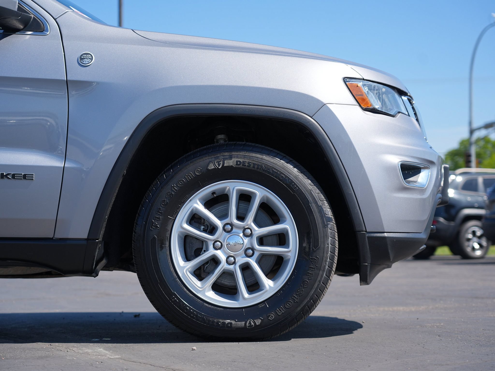 Used 2019 Jeep Grand Cherokee Laredo AWD/4WD image 12