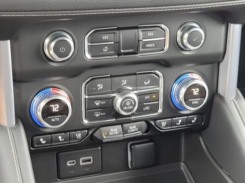 Used 2022 GMC Yukon XL SLT image 40