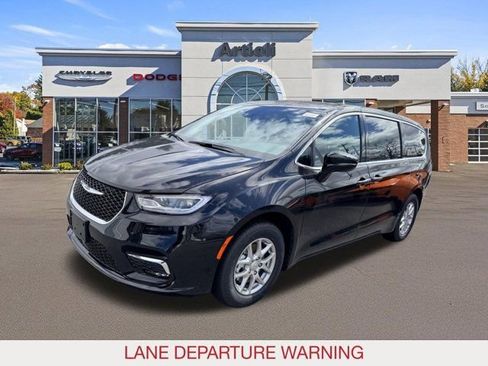 New 2026 Chrysler Pacifica Select image 4