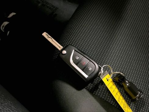 Certified 2025 Toyota RAV4 LE AWD/4WD image 14