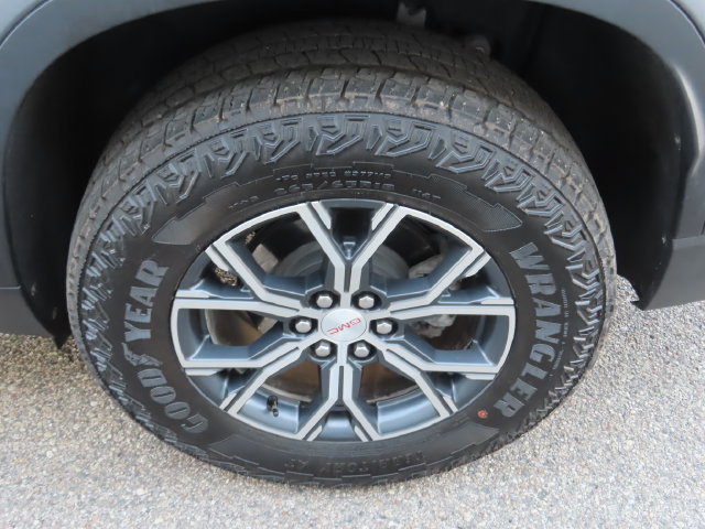 Used 2025 GMC Acadia AT4 AWD/4WD image 15