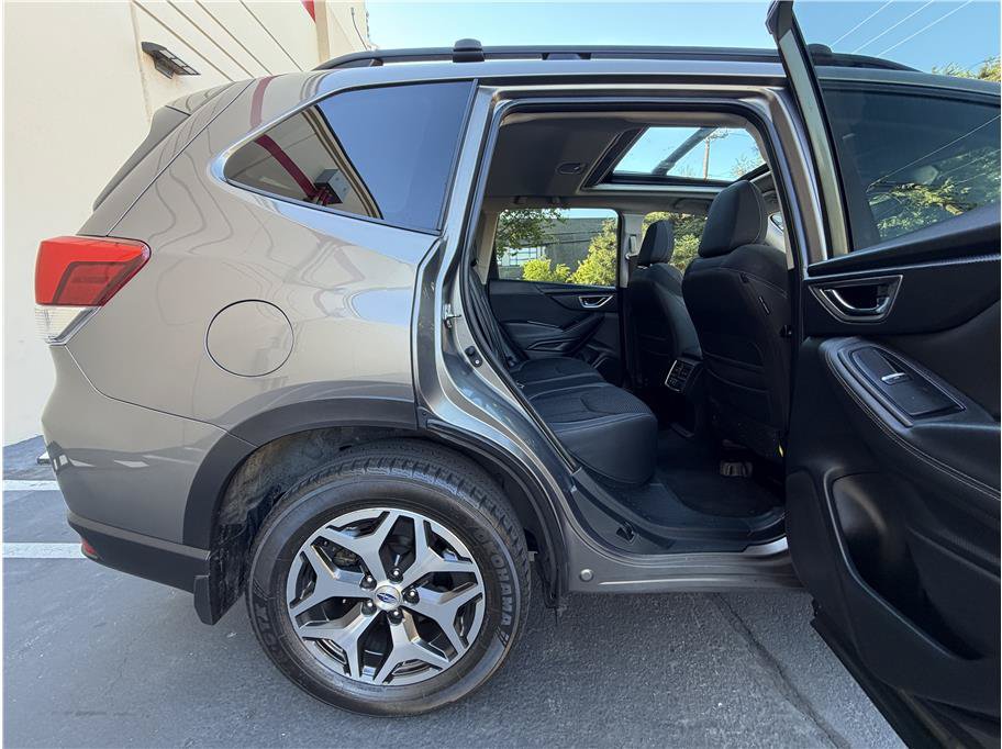 Used 2020 Subaru Forester Premium AWD/4WD image 19