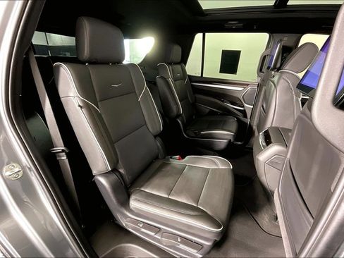 Used 2025 Cadillac Escalade Premium Luxury image 39