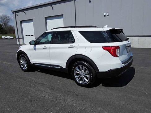 Used 2022 Ford Explorer XLT w/ Equipment Group 202A AWD/4WD image 6