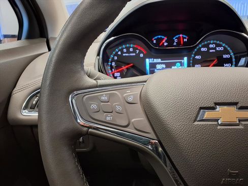 Used 2018 Chevrolet Cruze Premier image 28