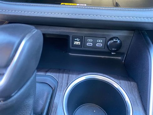 Used 2024 Toyota Highlander Platinum image 39