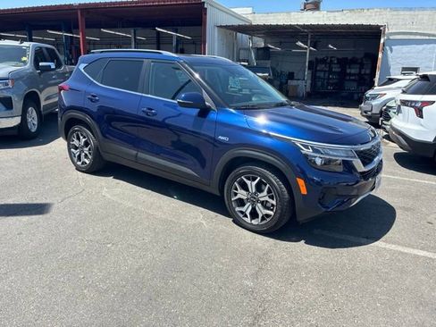 Used 2021 Kia Seltos EX AWD/4WD image 2