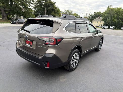 Used 2021 Subaru Outback Premium AWD/4WD image 5