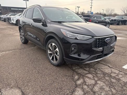 Used 2024 Ford Escape Platinum image 7