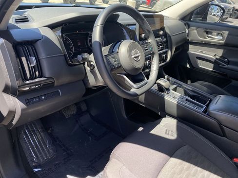 Used 2022 Nissan Pathfinder SV FWD image 10